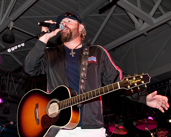 Toby Keith's First USO Concert in Korea